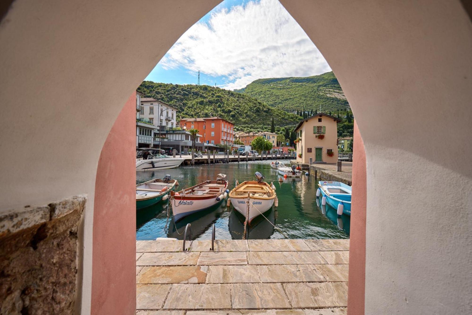 Hotel Geier Torbole Sul Garda Bagian luar foto