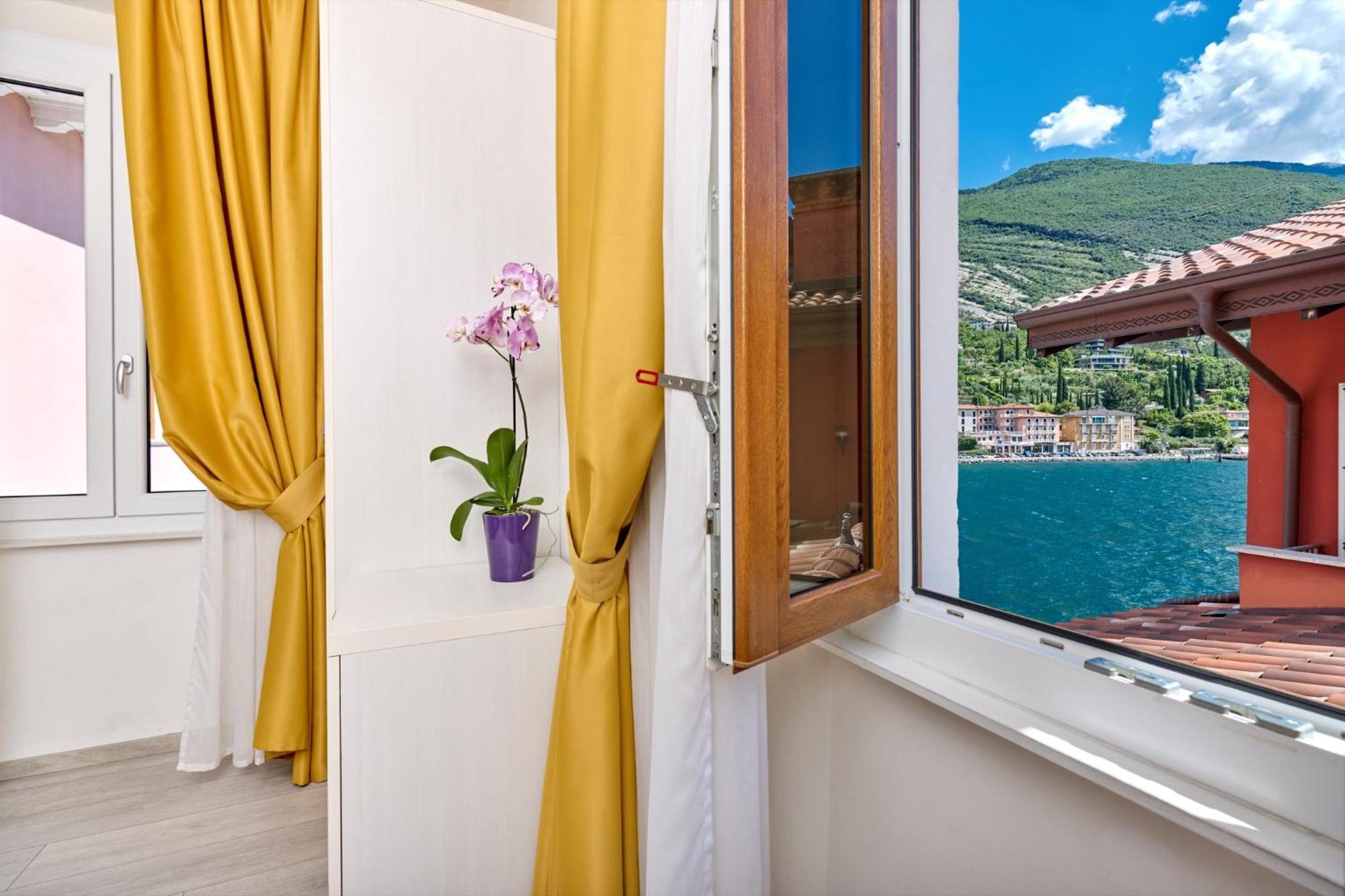 Hotel Geier Torbole Sul Garda Bagian luar foto