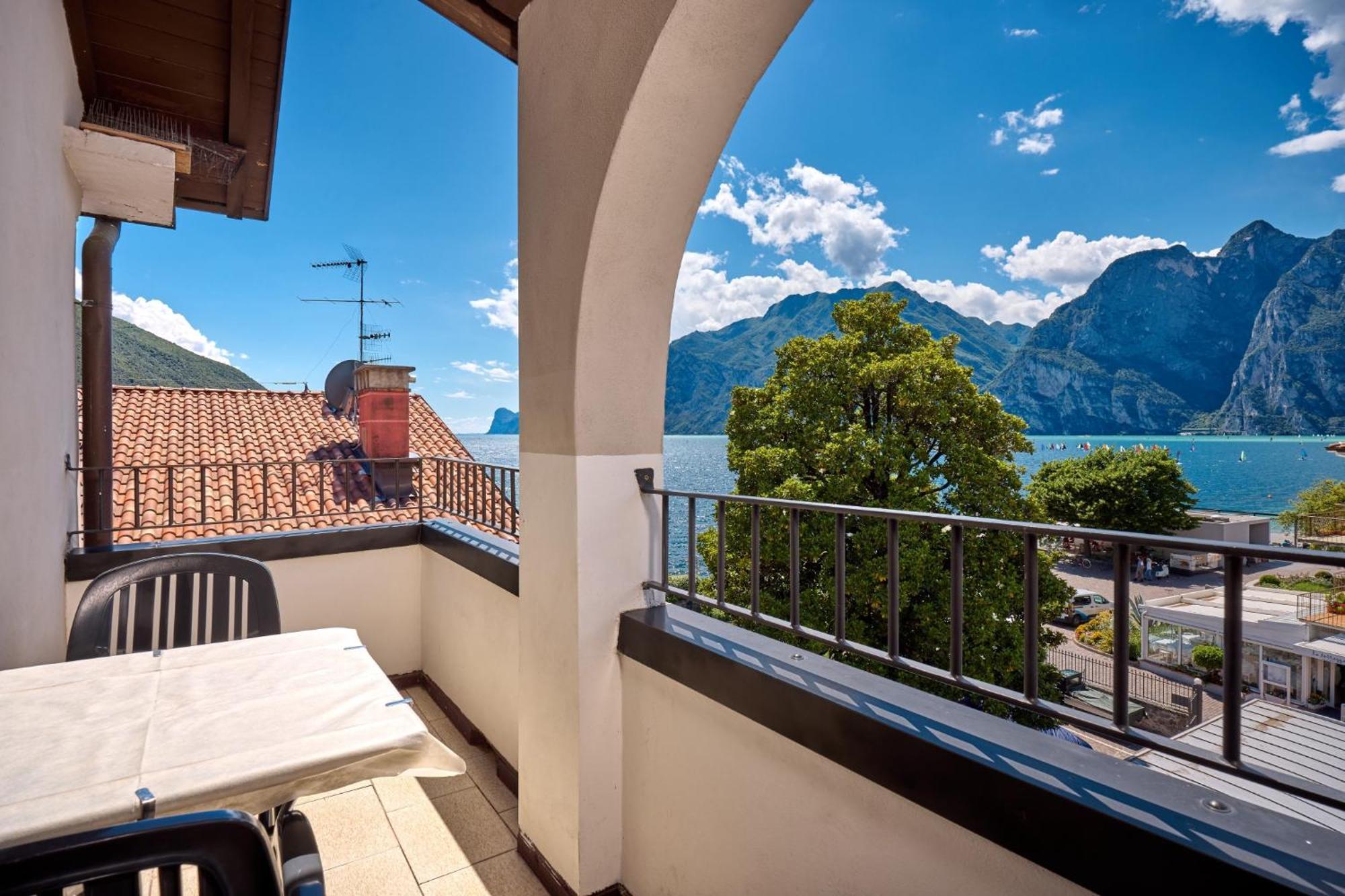 Hotel Geier Torbole Sul Garda Bagian luar foto