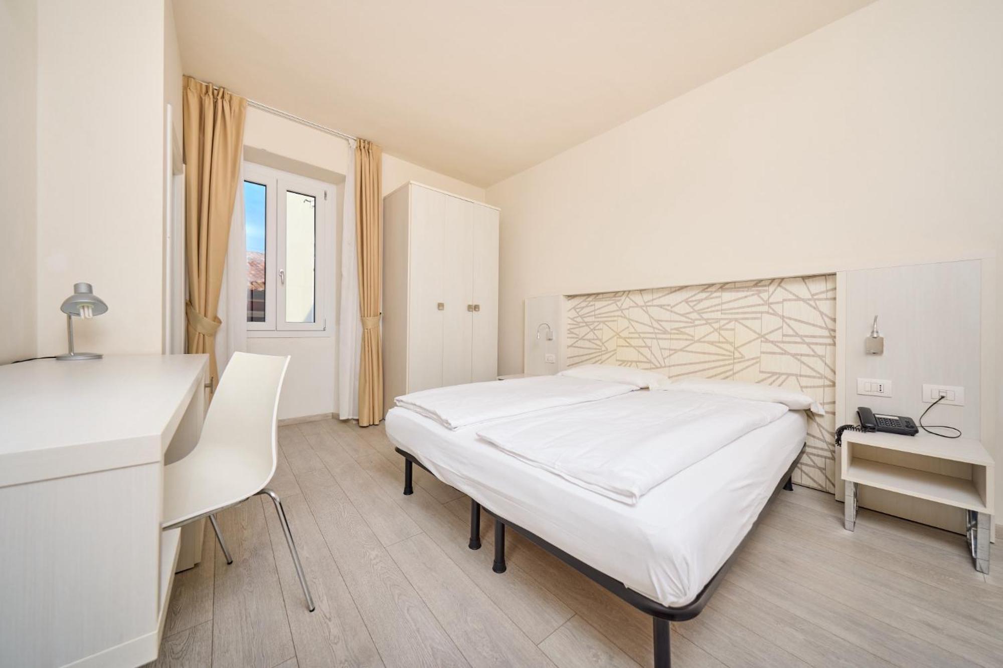 Hotel Geier Torbole Sul Garda Bagian luar foto