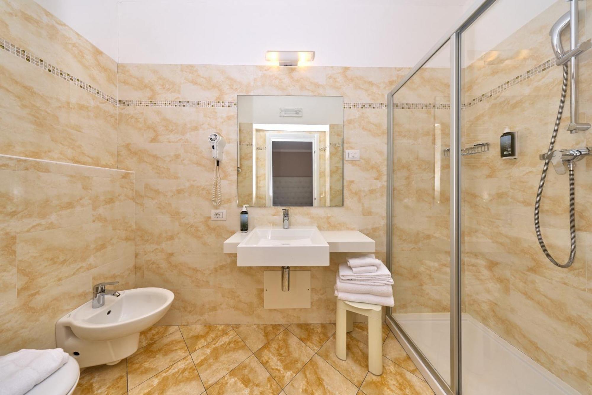 Hotel Geier Torbole Sul Garda Bagian luar foto