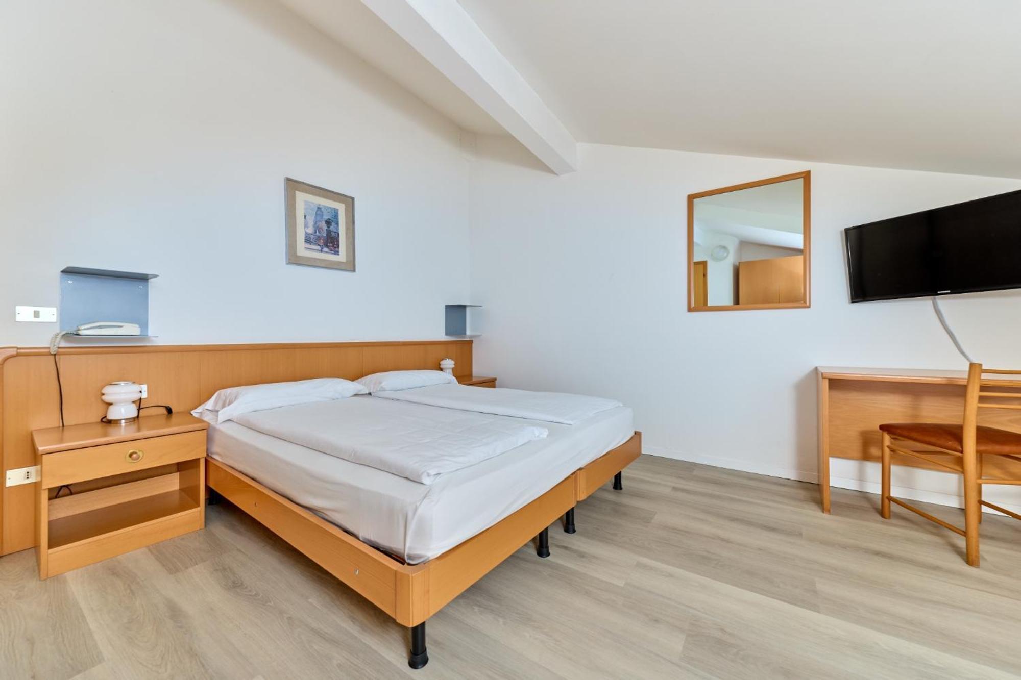 Hotel Geier Torbole Sul Garda Bagian luar foto